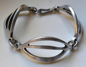 Armband
R Tennesmed